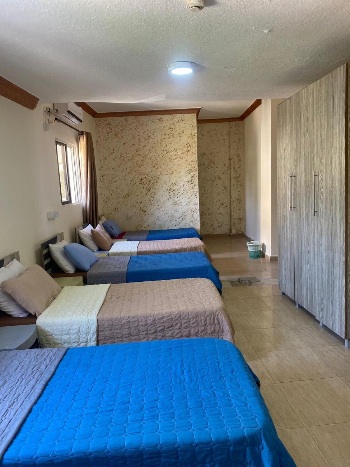 Al-Amer Chalets Акаба Стая снимка